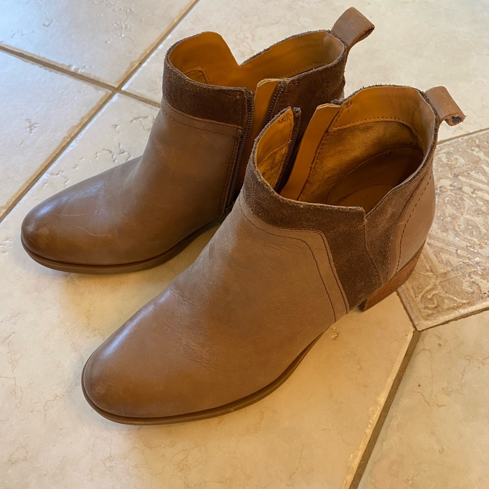 Korks leather booties